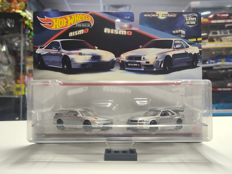 Nissan Skyline GT-R BNR32 & Nissan Skyline GT-R BNR34