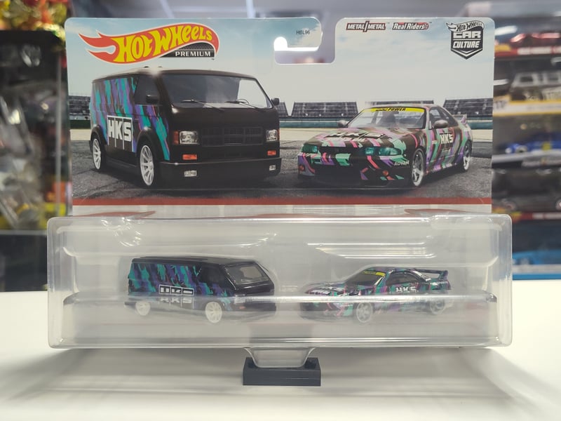 MBK Van & Nissan Skyline GT-R BNCR33